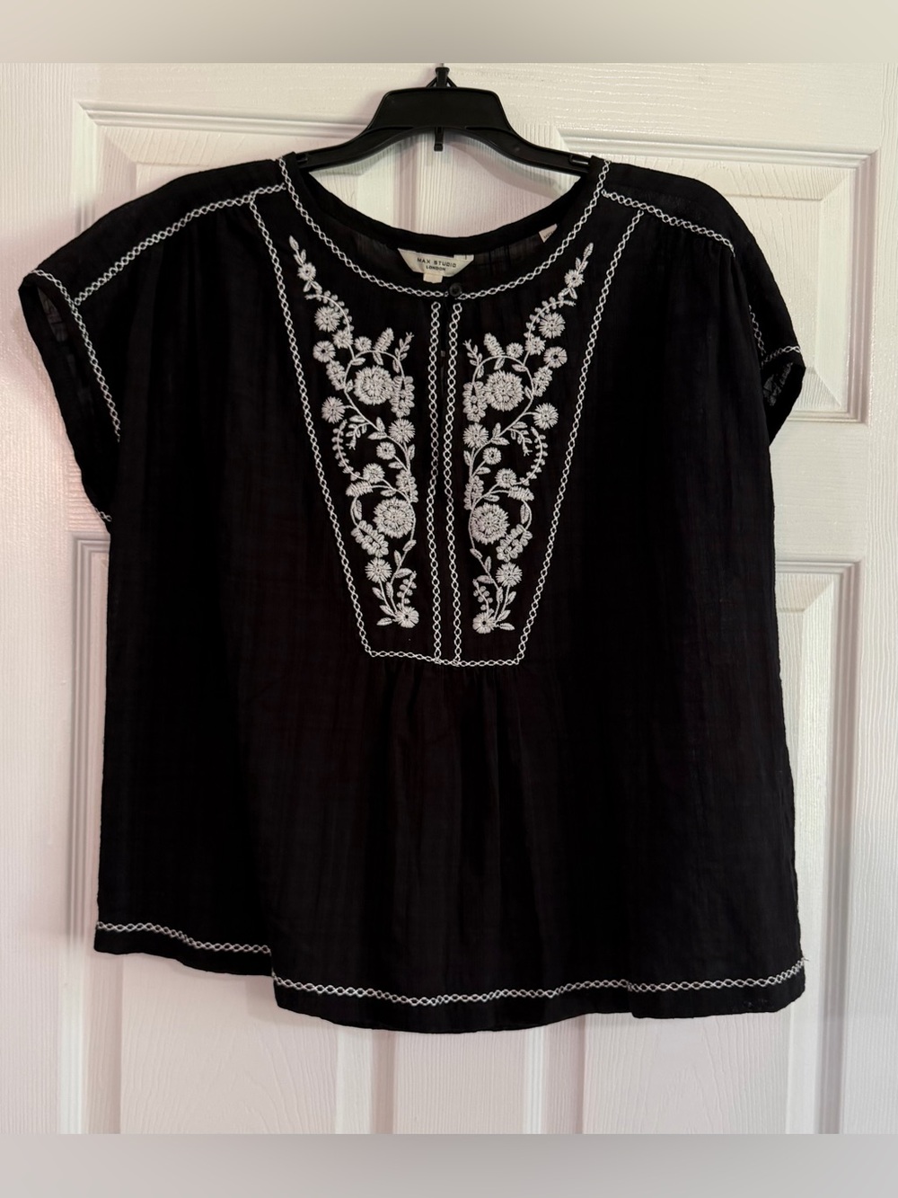 NWT Max Studio  Women's Black Floral Print Border Boho Top, Sz LG